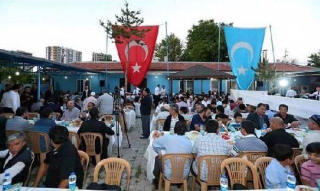 Kayseri’Deki Doğu Türkistanlılar, Iftarda Buluştu