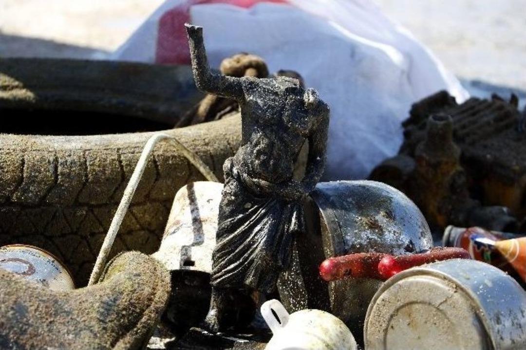 Denizden &Ccedil;ıkan &Ccedil;&ouml;p G&ouml;renleri Şaşırttı