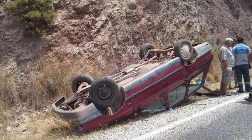 Hastaneye Giden Ara&ccedil; Takla Attı: 2 Yaralı