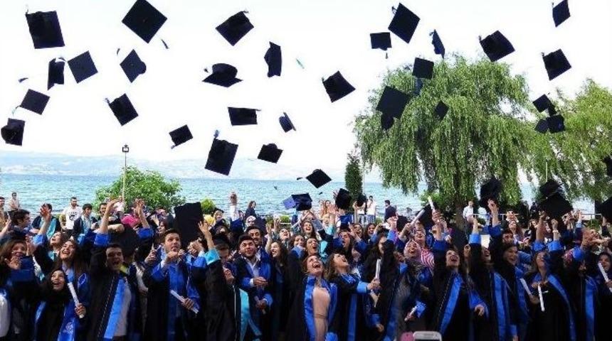 Sapanca Myo Mezunlarını Coşku İle Uğurladı