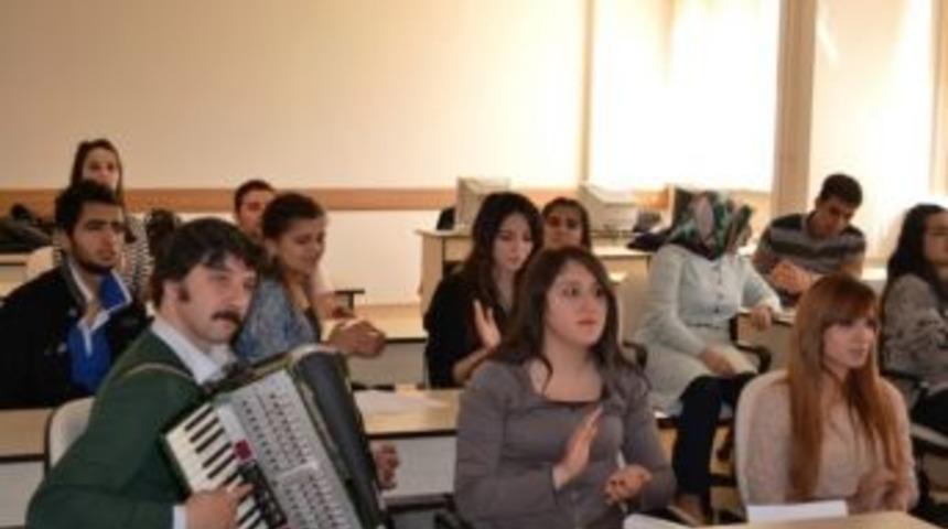 &Ccedil;erkez Dili B&ouml;l&uuml;m&uuml; Yeni &Ouml;ğrencilerini Bekliyor