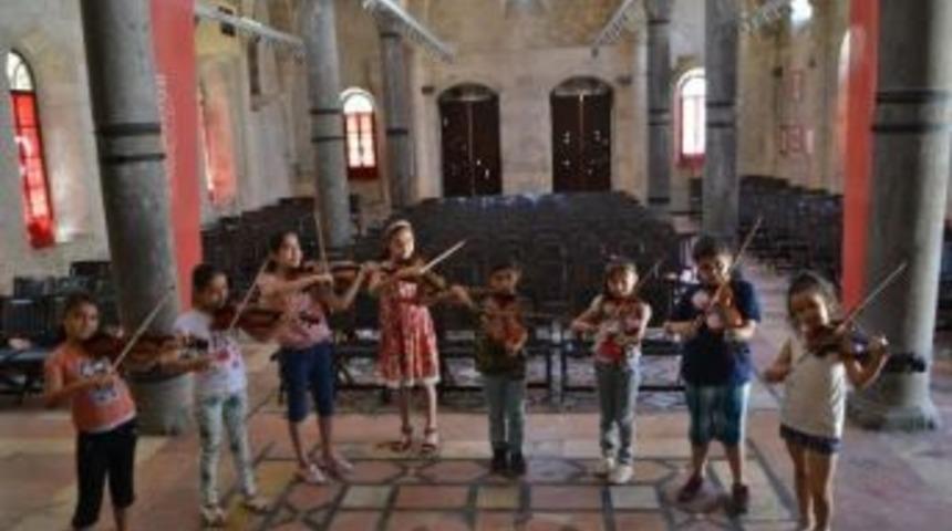 Çocuk Sanat Merkezi’nde Yaz Kursları Başladı