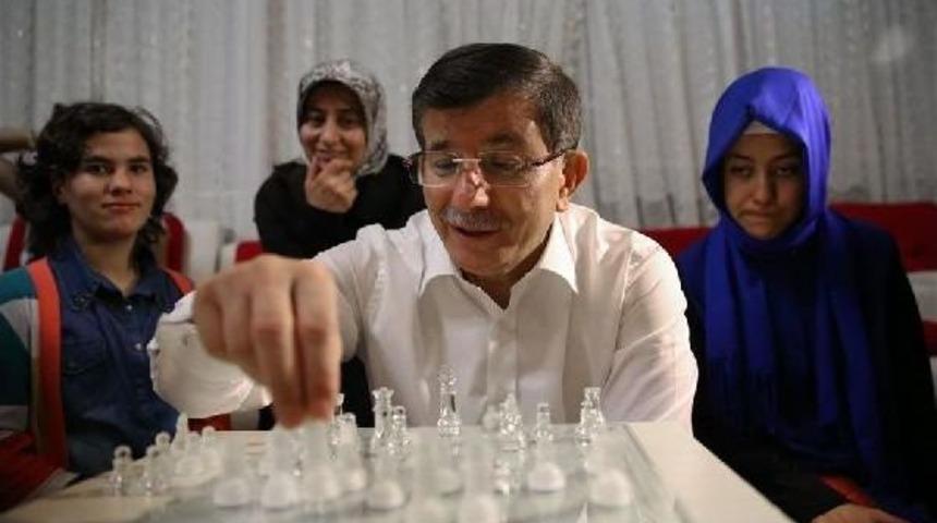 Başbakan Davutoğlu'ndan Başkent &Ccedil;ocuk Evi'ne S&uuml;rpriz Ziyaret