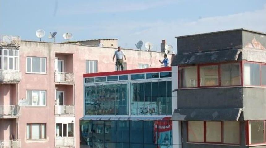 Motosikletine Ceza Kesilince 6&rsquo;Ncı Kattan Atlamak Istedi