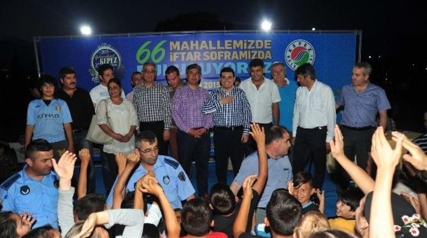 T&uuml;t&uuml;nc&uuml; İftar Sofralarında Vatandaşlarla Bir Araya Geldi