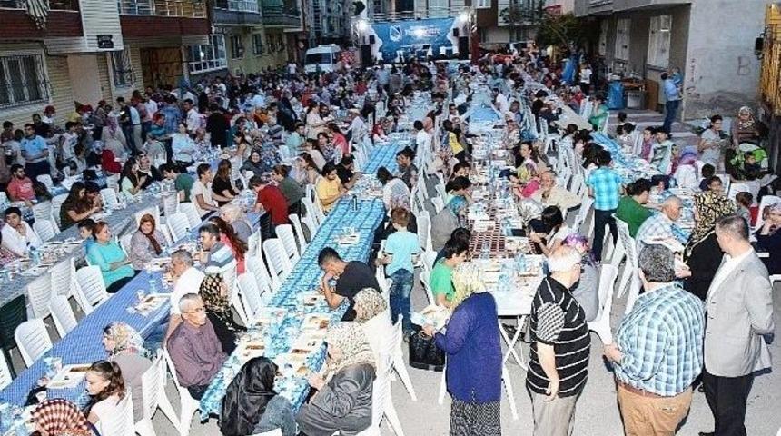 Başkan &Ccedil;er&ccedil;i 2 Bin Kişi İle İftarını A&ccedil;tı