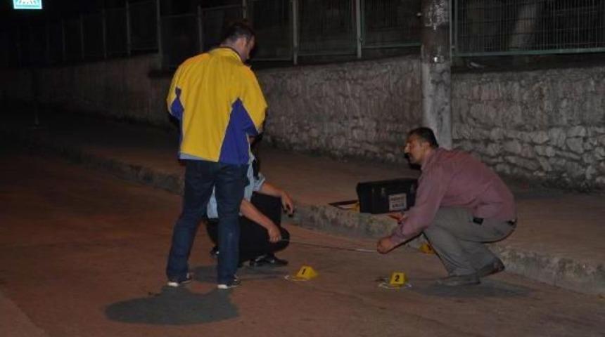 İzinli Gelen Askerin A&ccedil;tığı Ateşle 2 Kişi Yaralandı