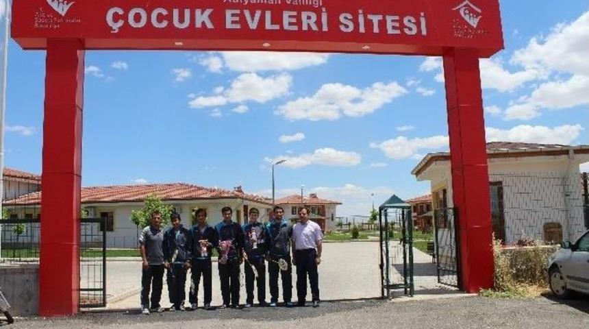 Badmintonda Adıyaman &Ccedil;ocuk Evleri T&uuml;rkiye &Uuml;&ccedil;&uuml;nc&uuml;s&uuml; Oldu