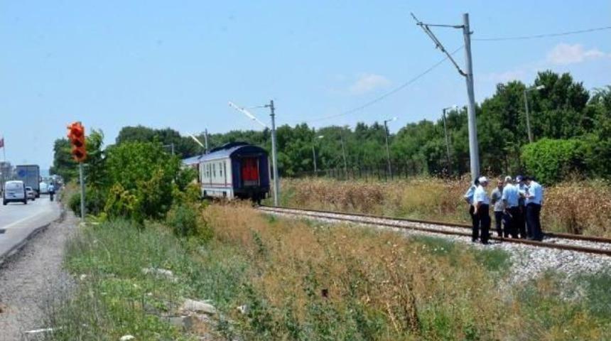 Yolcu Treni &Ccedil;arpan Kağıt Toplayıcısı &Ouml;ld&uuml;