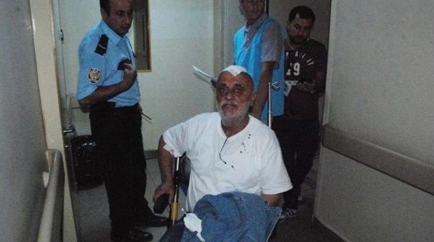 Bor&ccedil; İsteyen Arkadaşını Keserle Yaraladı