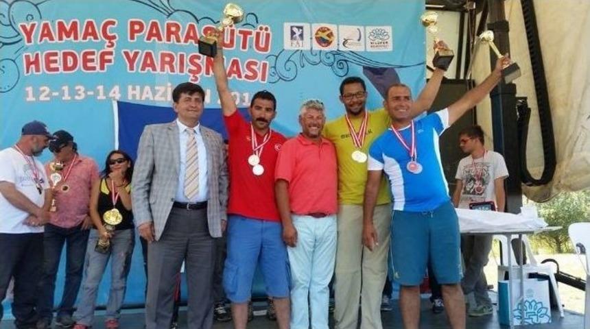 Oltulu Ali &Ccedil;akır D&uuml;nyaya Paraşut A&ccedil;ıyor