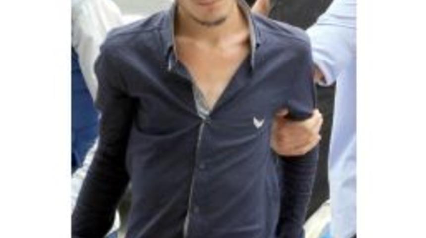 &Uuml;zerinden Ruhsatsız Tabanca Ve Uyuşturucu Hap &Ccedil;ıktı