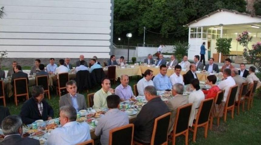 Valilikten Kamu Kurumlarına İftar