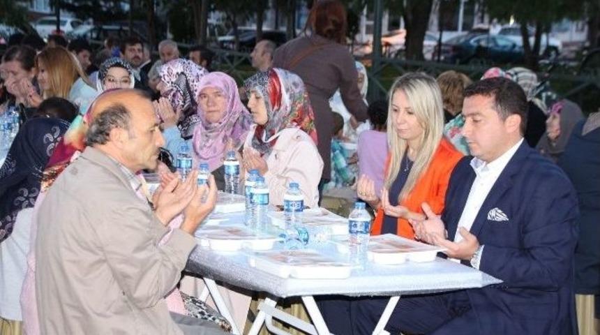 Ortak İftar Coşkusu Yeni Mahalle&rsquo;de Yaşandı