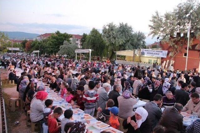 Ortak İftar Coşkusu Yeni Mahalle’de Yaşandı