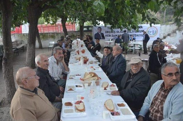 Bozüyük Belediyesi Felaket Bölgesinde İftar Yemeği Verdi