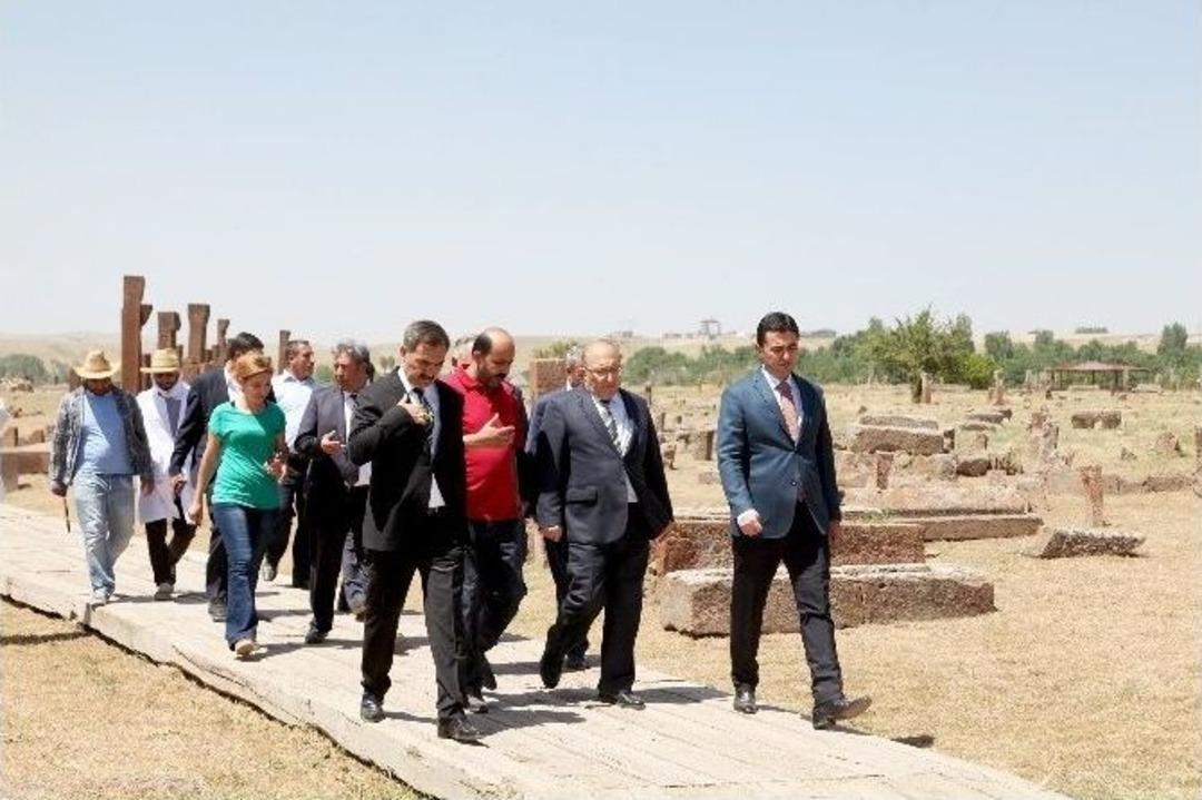 M&uuml;steşar Dursun&rsquo;un Ahlat Ziyareti