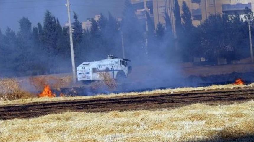 Suriye Sınırındaki Yangına Polis Toma Ile M&uuml;dahale Etti
