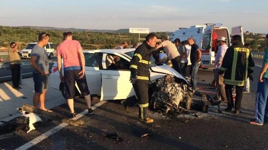 &Ccedil;anakkale&rsquo;de Trafik Kazası: 3 &Ouml;l&uuml;