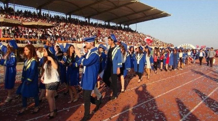 Mersin &Uuml;niversitesi&rsquo;nde Mezuniyet Coşkusu