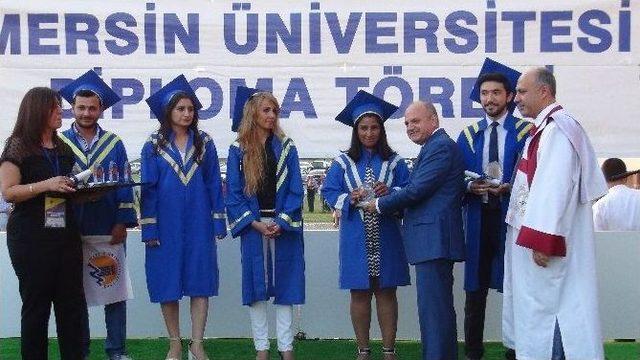 Mersin Üniversitesi’nde Mezuniyet Coşkusu