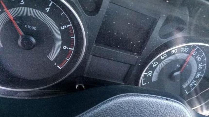 Otomobil Y&ouml;n Levhasına &Ccedil;arptı: 3 &Ouml;l&uuml;