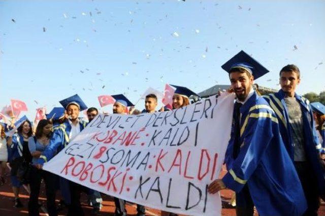 Meü Mezuniyet Törenine Öğrencilerin Hazırladığı Pankartlar Damga Vurdu