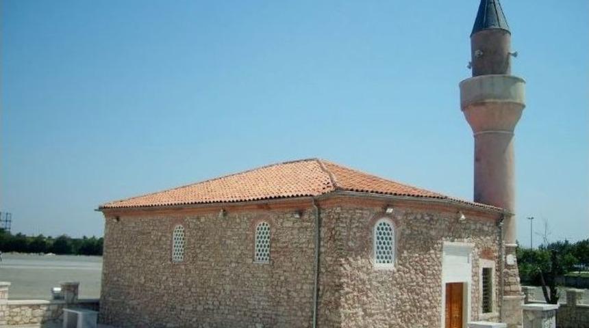 200 Yıllık Tarihi Cami İbadete A&ccedil;ıldı