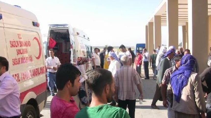 Tarım Iş&ccedil;ilerini Taşıyan Kamyonet Devrildi: 28 Yaralı