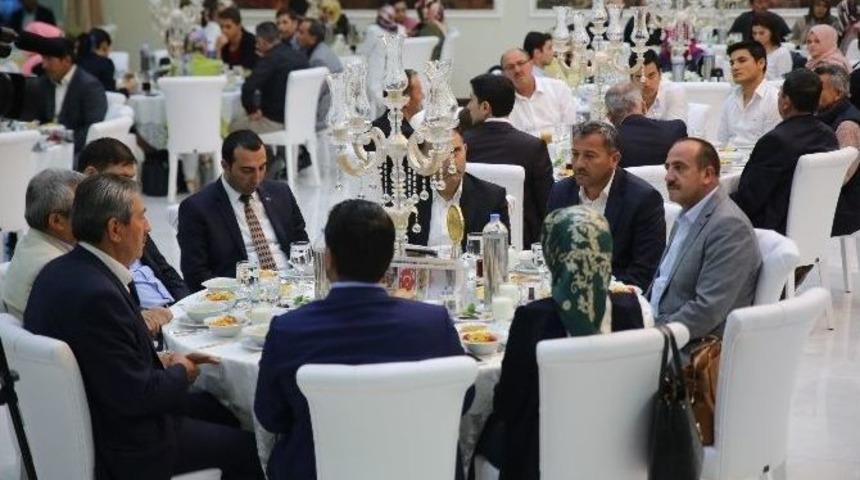 Başkan Duruay, Parti Teşkilatı İle İftar Yemeğinde Buluştu