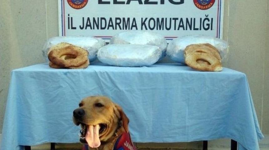 Simitlerin Altındaki Esrar Jandarmaya Takıldı
