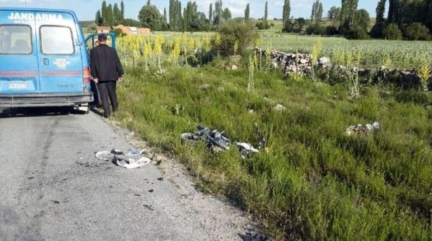 Afyonkarahisar’da Trafik Kazası: 1’i Ağır 2 Yaralı