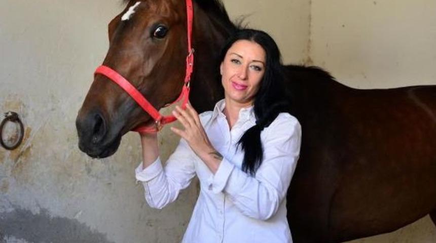 Rus Gelin Valeria'nın At Sevgisi