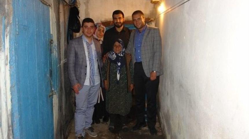 Yakutiye Gen&ccedil;lik Meclisi İftar İ&ccedil;in Saime Nineye Gittiler