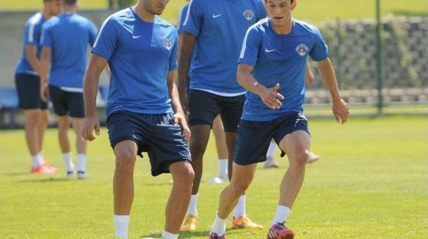 Kasımpaşa&rsquo;da Hazırlıklar S&uuml;r&uuml;yor