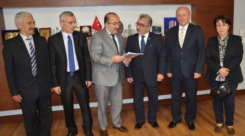 Emekliler Derneği&rsquo;nden Başkan G&uuml;mr&uuml;k&ccedil;&uuml;oğlu&rsquo;na Ziyaret