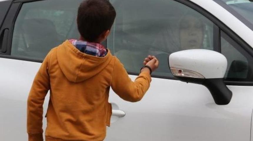 Suriyeli &Ccedil;ocuklarından Tehlikeli Dilencilik
