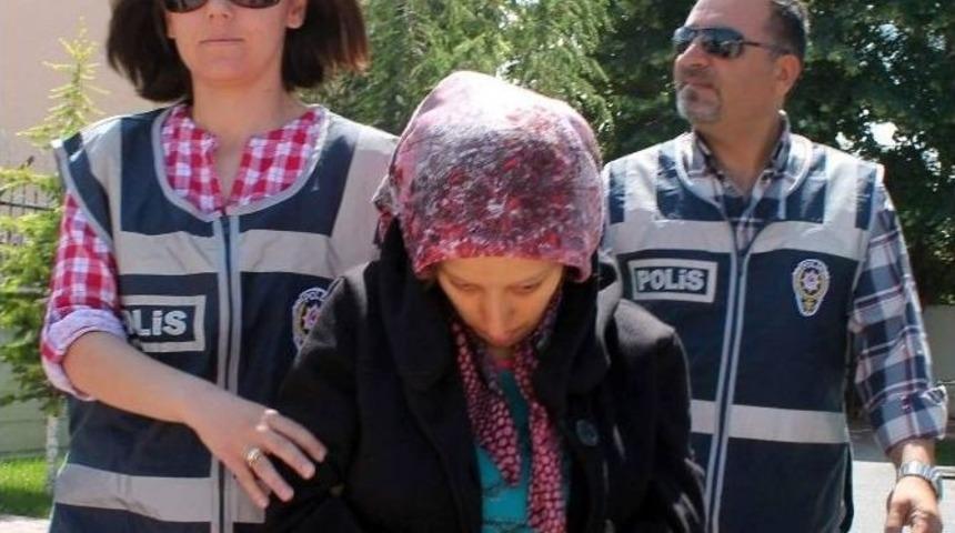 D&ouml;rt G&uuml;nl&uuml;k Bebeğini Emzirip &Ccedil;&ouml;pe Atmış