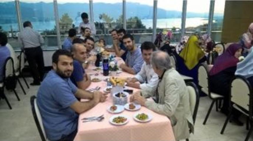 Sa&uuml; İlahiyat Fak&uuml;ltesi İftar Yemeğinde Buluştu