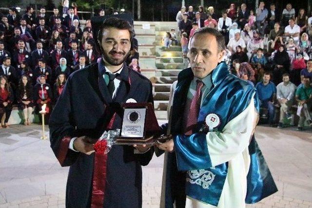 Fırat Tıp, 27. Dönem Mezunlarını Verdi