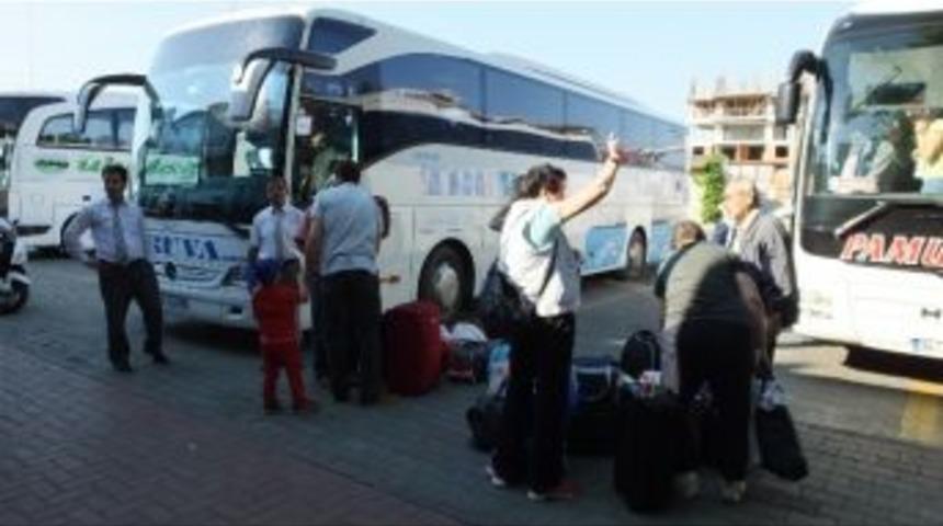 Burhaniye&rsquo;de Otogarda Yaz Hareketliliği Başladı