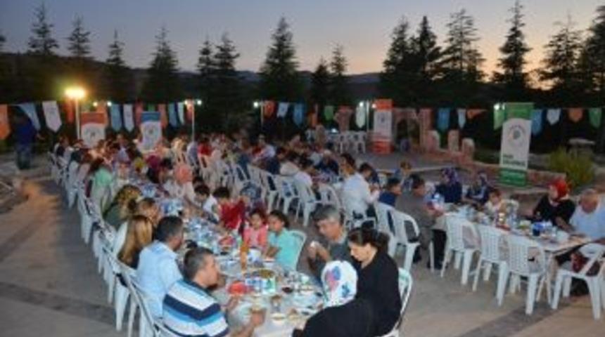 Başkan Polat, Yeşilyurt Belediye Meclis &Uuml;yeleriyle İftar Yaptı