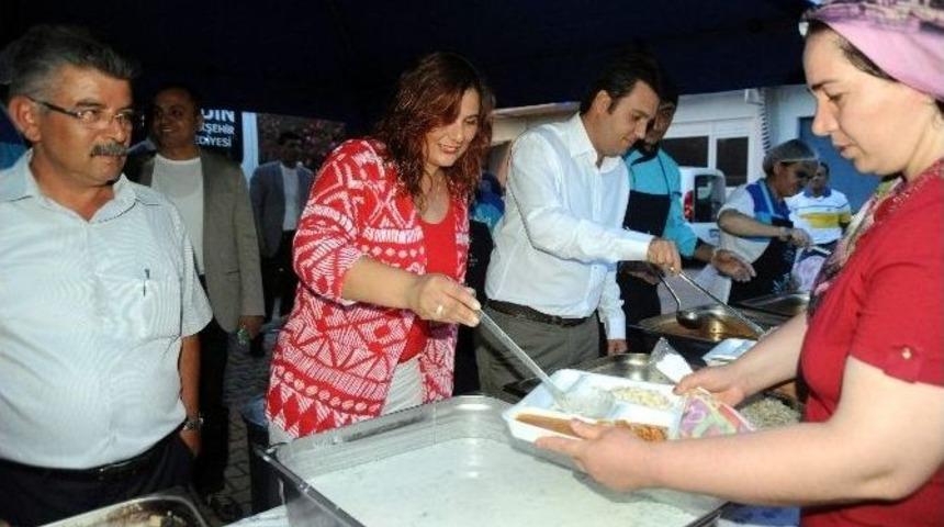 Başkan &Ccedil;er&ccedil;ioğlu, İftarda Yavuzk&ouml;yl&uuml;lerin Konuğu Oldu