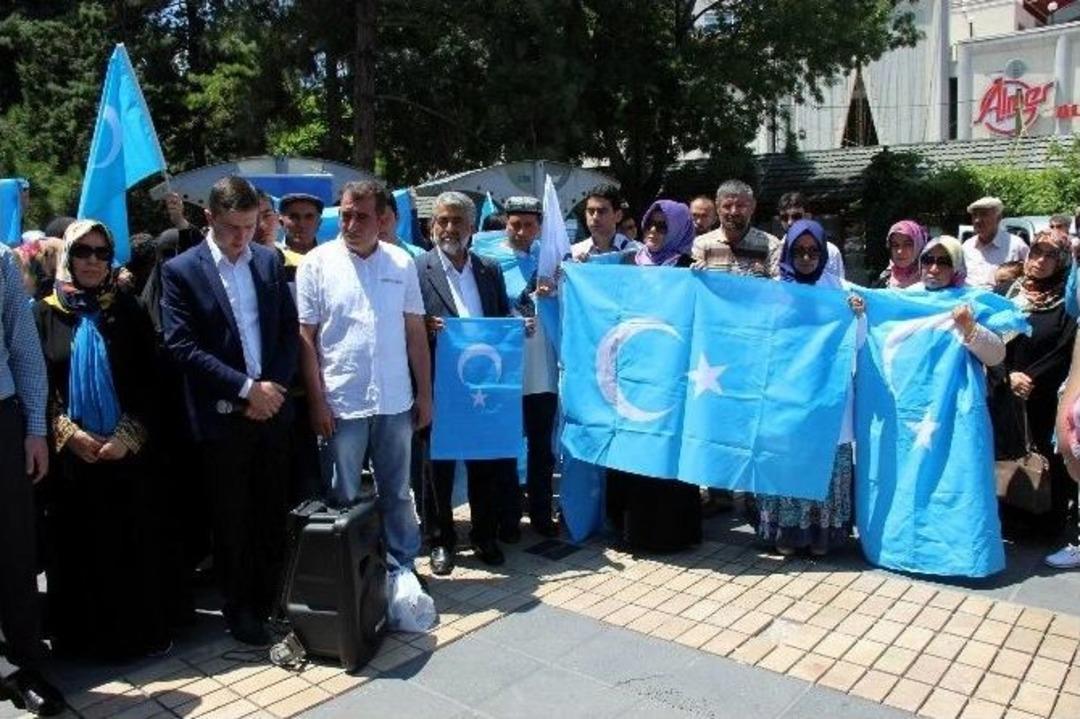 Agd Kayseri Şubesi &Ccedil;in&rsquo;i Protesto Ederek Doğu T&uuml;rkistan İ&ccedil;in Dua Etti