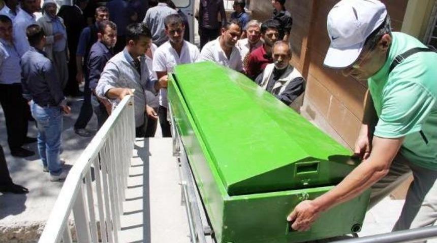 Tartıştığı Oğlunu Tabancayla &Ouml;ld&uuml;rd&uuml;