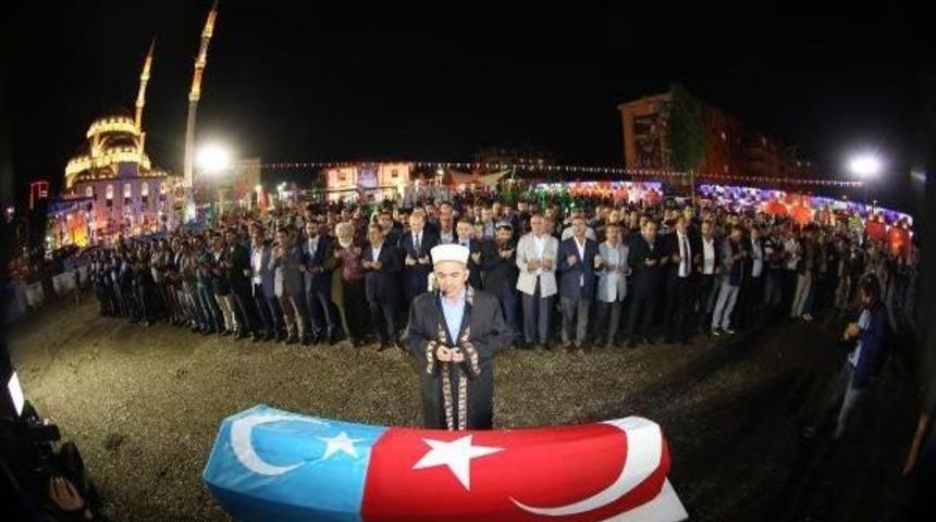 Kazan'da Uygur T&uuml;rkleri I&ccedil;in Gıyabi Cenaze Namazı