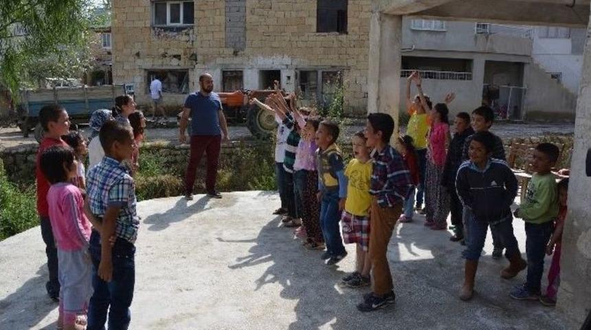 K&ouml;yl&uuml; &Ccedil;ocuklar Sinema Ve Tiyatro İle Tanıştı