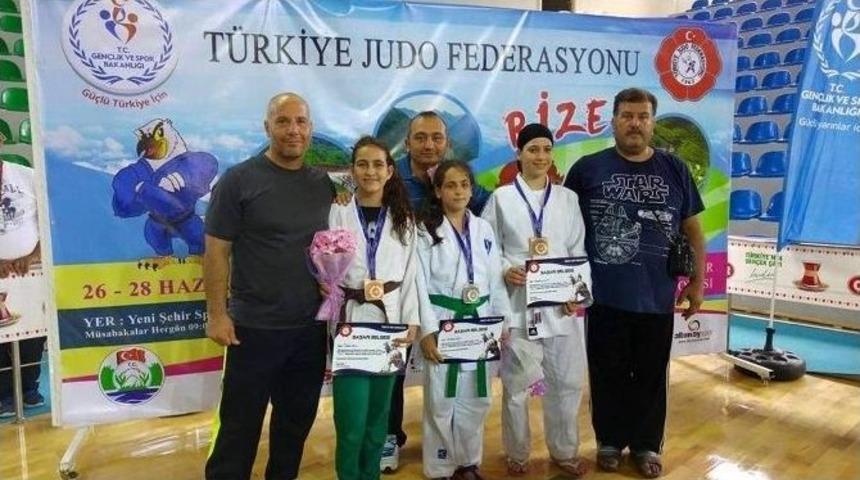 Yunusemre Belediyespor&rsquo;dan Judoda B&uuml;y&uuml;k Başarı