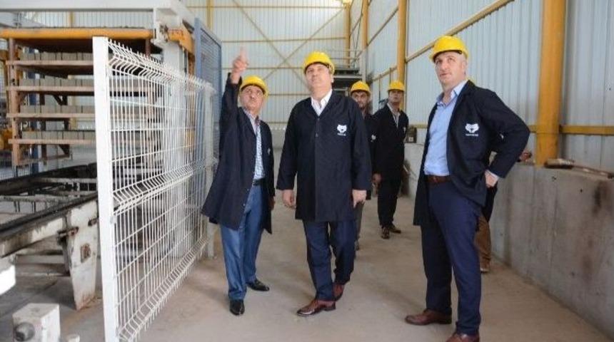 Başkan &Ccedil;er&ccedil;i, Kilit Parke &Uuml;retim Tesislerini İnceledi