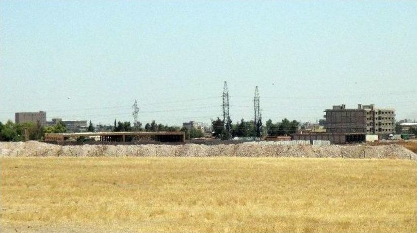 Nusaybin Sınırında Hendek Kazma &Ccedil;alışmaları Devam Ediyor